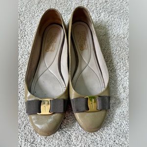 Salvatore Ferragamo Varina Ballet Flats Taupe Textured Leather Size 8.5